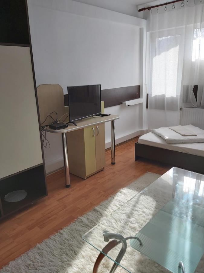 Hotel Turist Resita Exteriör bild