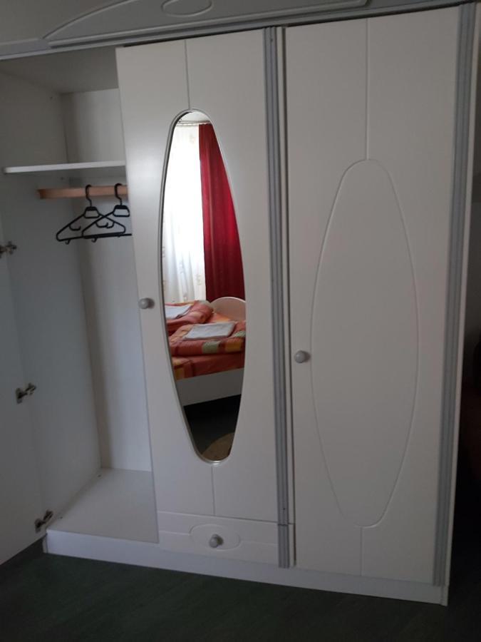 Hotel Turist Resita Exteriör bild
