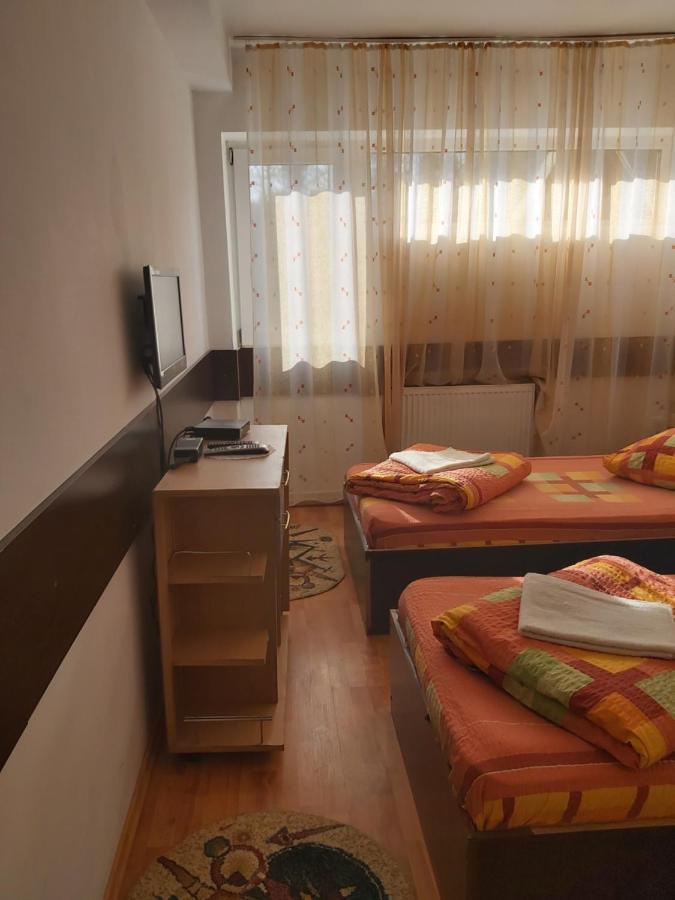 Hotel Turist Resita Exteriör bild