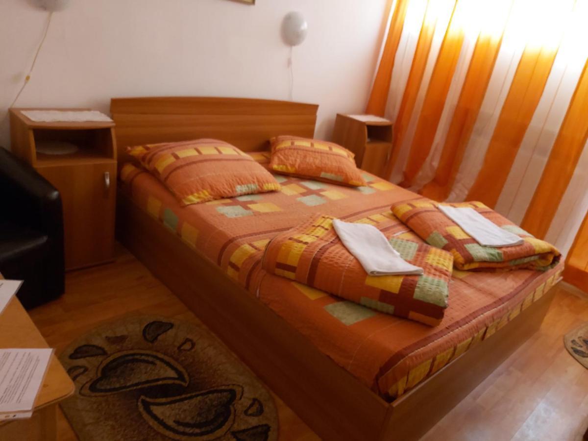 Hotel Turist Resita Exteriör bild