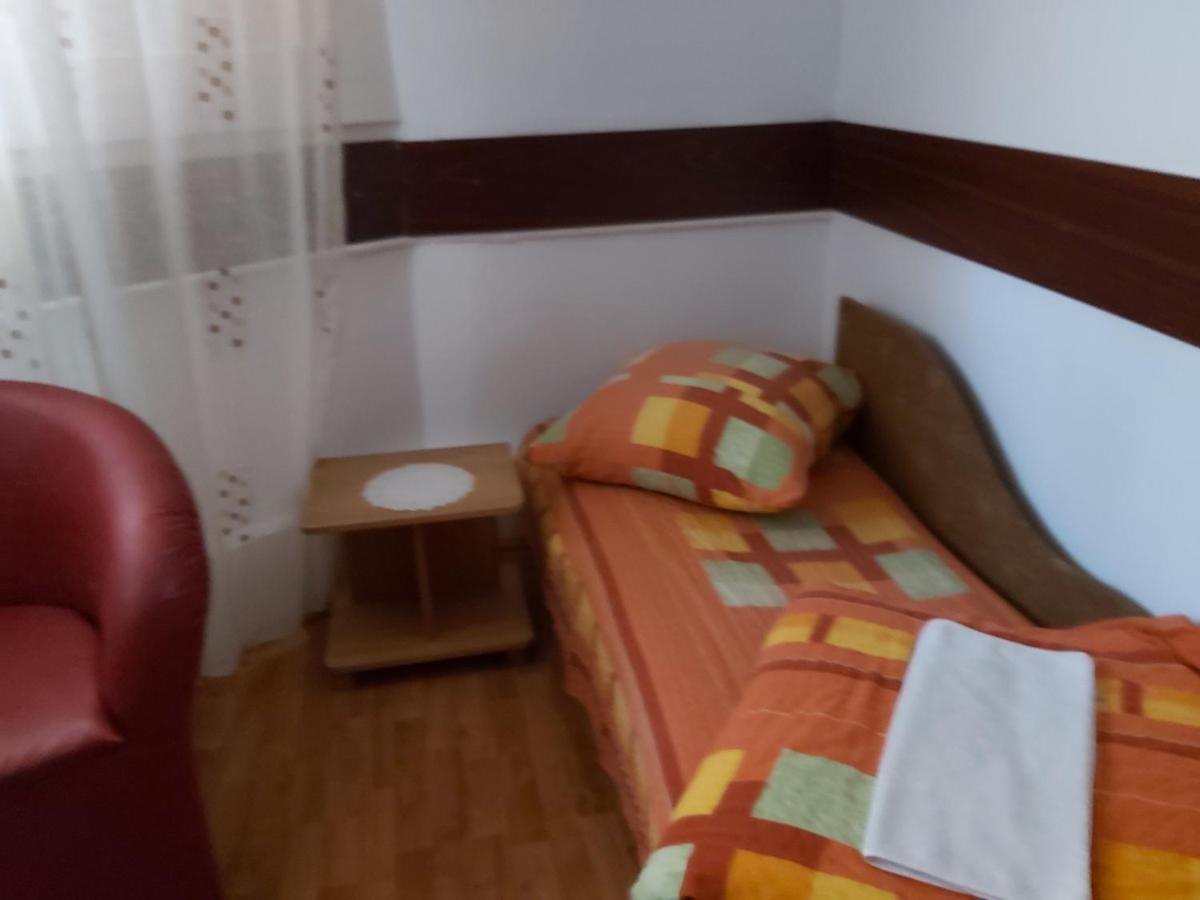 Hotel Turist Resita Exteriör bild